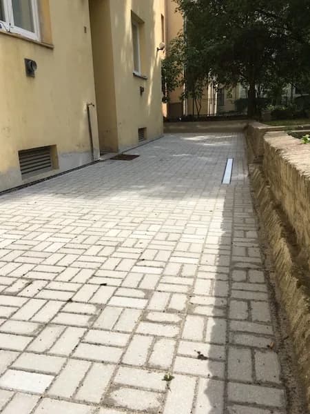 Pokládka zámkové dlažby po dokončené sanaci
